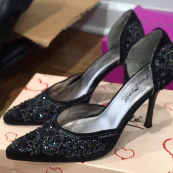 Black beaded heels - Picture 1 of 1